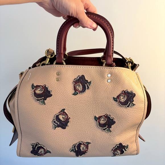 Retail Coach 1941 Rogue 30 Beechwood with leather appliqué rhinestone. - Picture 2 of 16